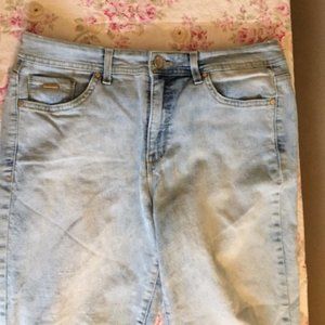 wide cuff Capri, embellish pockets*, stonewash 10